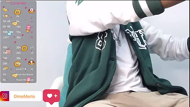 Snapshot of mike_black_22 chatting on 10-26-25, 12:44 mike black 22 online show from 10-26-25, 12:44