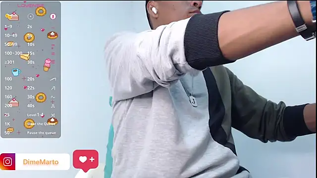 Snapshot of mike_black_22 chatting on 11-23-25, 02:28 mike black 22 online show from 11-23-25, 02:28