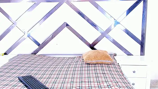 Snapshot of LadyandMaverick chatting on 12-15-25, 03:22 LadyandMaverick online show from 12-15-25, 03:22