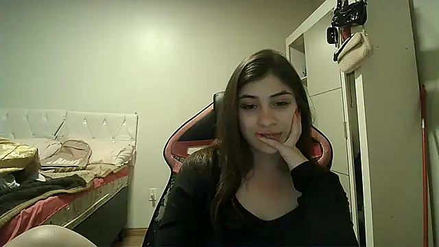 Snapshot of Becca_B chatting on 10-21-25, 09:37 Becca B online show from 10-21-25, 09:37