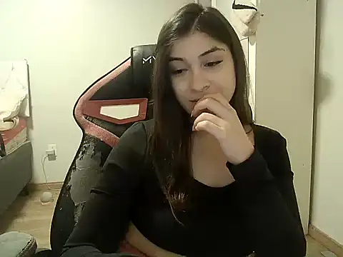 Snapshot of Becca_B chatting on 11-01-25, 11:18 Becca B online show from 11-01-25, 11:18