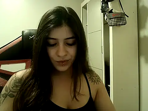Snapshot of Becca_B chatting on 11-14-25, 01:15 Becca B online show from 11-14-25, 01:15