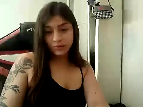 Snapshot of Becca_B chatting on 11-14-25, 01:21 Becca B online show from 11-14-25, 01:21