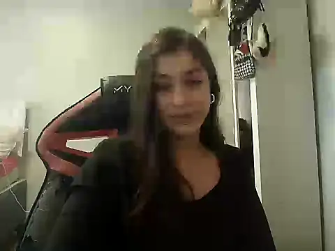 Snapshot of Becca_B chatting on 11-22-25, 07:46 Becca B online show from 11-22-25, 07:46