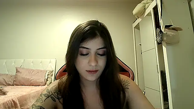 Snapshot of Becca_B chatting on 12-17-25, 03:56 Becca B online show from 12-17-25, 03:56