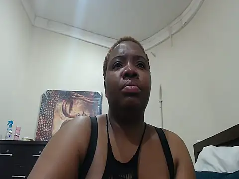 Snapshot of VoluptuousXX5 chatting on 09-14-25, 05:17 VoluptuousXX5 online show from 09-14-25, 05:17