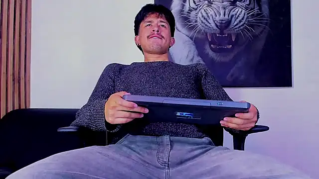 Snapshot of DimitriDeluxe chatting on 09-13-25, 07:13 DimitriDeluxe online show from 09-13-25, 07:13