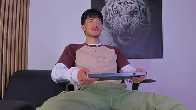 Snapshot of DimitriDeluxe chatting on 09-19-25, 07:14 DimitriDeluxe online show from 09-19-25, 07:14