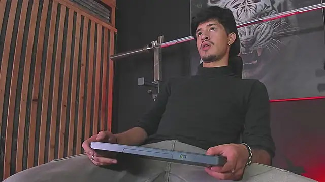 Snapshot of DimitriDeluxe chatting on 11-13-25, 08:08 DimitriDeluxe online show from 11-13-25, 08:08