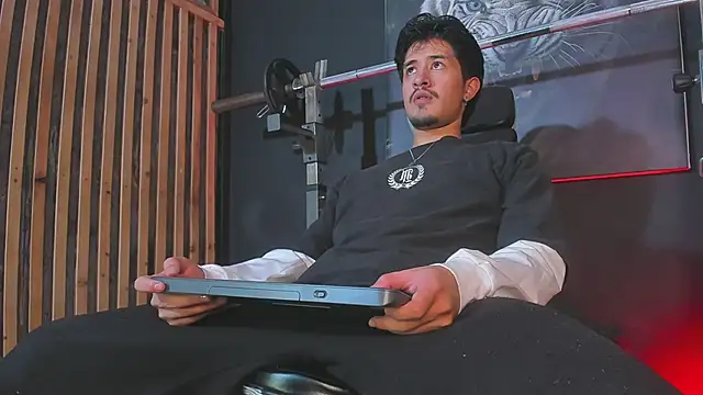 Snapshot of DimitriDeluxe chatting on 11-25-25, 07:47 DimitriDeluxe online show from 11-25-25, 07:47