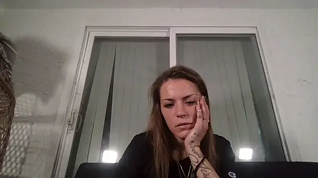 Snapshot of LaylaRainVIP chatting on 09-16-25, 12:33 LaylaRainVIP online show from 09-16-25, 12:33