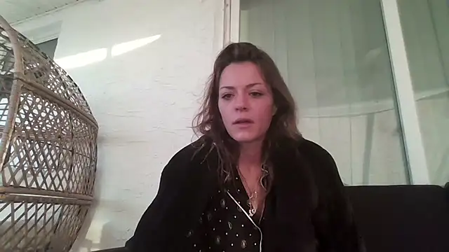 Snapshot of LaylaRainVIP chatting on 12-14-25, 10:03 LaylaRainVIP online show from 12-14-25, 10:03