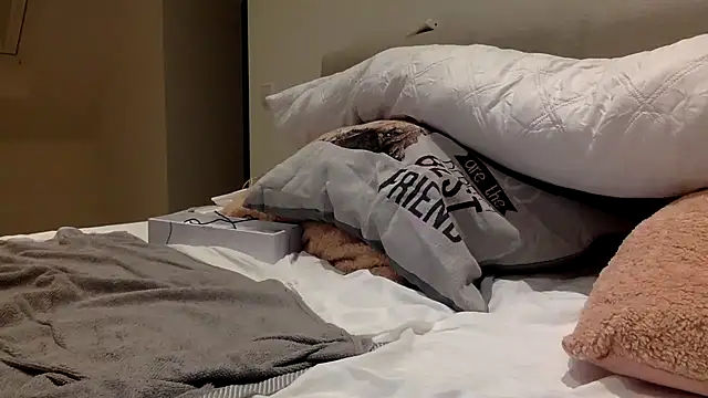 Snapshot of Roccowantsfun chatting on 12-17-25, 07:36 Roccowantsfun online show from 12-17-25, 07:36