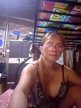 Snapshot of SexyHottMom chatting on 01-17-26, 05:12 SexyHottMom online show from 01-17-26, 05:12