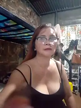 Snapshot of SexyHottMom chatting on 04-18-26, 12:20 SexyHottMom online show from 04-18-26, 12:20