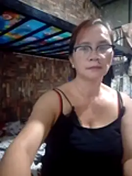 Snapshot of SexyHottMom chatting on 04-22-26, 09:49 SexyHottMom online show from 04-22-26, 09:49