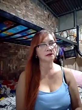 Snapshot of SexyHottMom chatting on 04-25-26, 01:36 SexyHottMom online show from 04-25-26, 01:36
