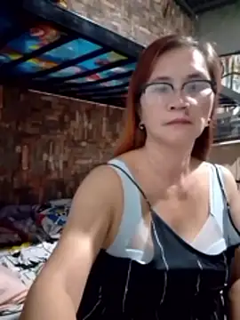 Snapshot of SexyHottMom chatting on 04-26-26, 09:23 SexyHottMom online show from 04-26-26, 09:23
