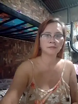 Snapshot of SexyHottMom chatting on 04-28-26, 08:14 SexyHottMom online show from 04-28-26, 08:14