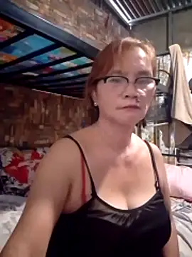 Snapshot of SexyHottMom chatting on 05-06-26, 12:41 SexyHottMom online show from 05-06-26, 12:41