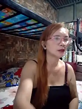 Snapshot of SexyHottMom chatting on 05-14-26, 12:01 SexyHottMom online show from 05-14-26, 12:01