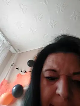 Snapshot of BlacReign chatting on 10-21-25, 12:06 BlacReign online show from 10-21-25, 12:06