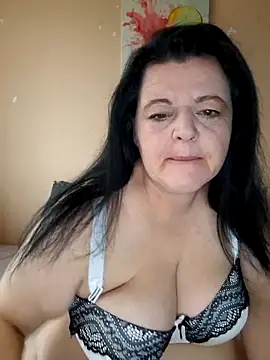 Snapshot of BlacReign chatting on 11-20-25, 12:05 BlacReign online show from 11-20-25, 12:05