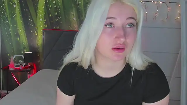 HollyTailors online show from 04-15-26, 05:36