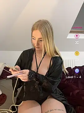 Snapshot of Lyn- chatting on 04-24-26, 03:14 Lyn- online show from 04-24-26, 03:14
