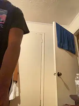 Snapshot of ThickDic28 chatting on 10-20-25, 01:17 ThickDic28 online show from 10-20-25, 01:17