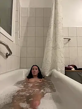 Emilia Mausi online show from 04-13-26, 07:30