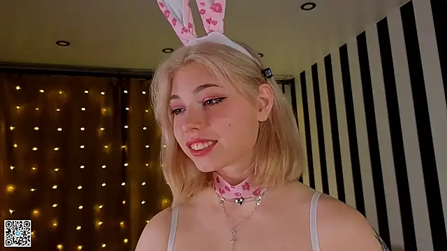 Snapshot of SibleyDurborow chatting on 11-26-25, 04:13 SibleyDurborow online show from 11-26-25, 04:13