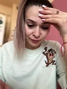 iSelena online show from 03-10-26, 08:19