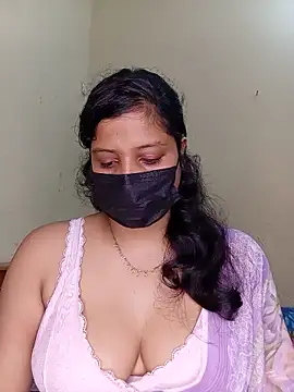 Snapshot of Rose-luckey chatting on 06-14-26, 11:45 Rose-luckey online show from 06-14-26, 11:45