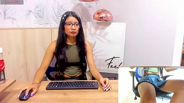 Snapshot of MelanyWayne_ chatting on 11-13-25, 07:13 MelanyWayne online show from 11-13-25, 07:13