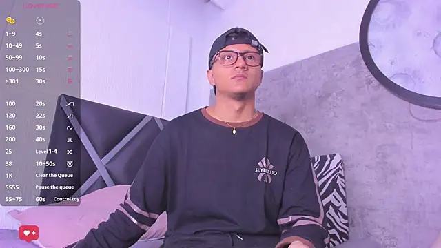 Snapshot of _Leohot_ chatting on 05-15-26, 03:35 Leohot online show from 05-15-26, 03:35
