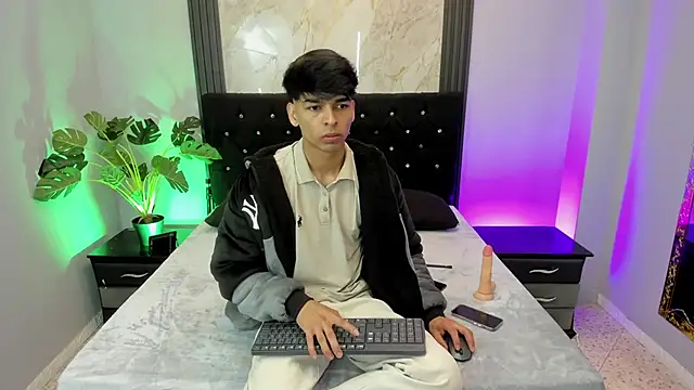 OnlyJos online show from 10-12-25, 01:54