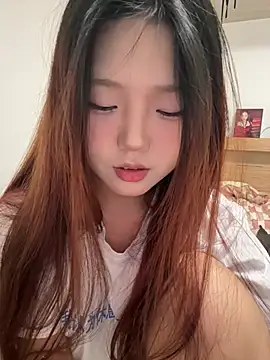 Snapshot of mimi9420 chatting on 05-03-26, 02:45 mimi9420 online show from 05-03-26, 02:45