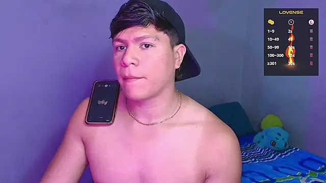 Snapshot of Alejandro_Vt chatting on 12-22-25, 01:35 Alejandro Vt online show from 12-22-25, 01:35