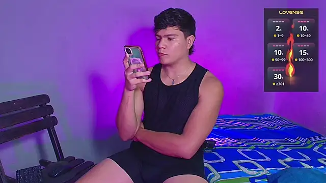 Snapshot of Alejandro_Vt chatting on 01-10-26, 05:53 Alejandro Vt online show from 01-10-26, 05:53