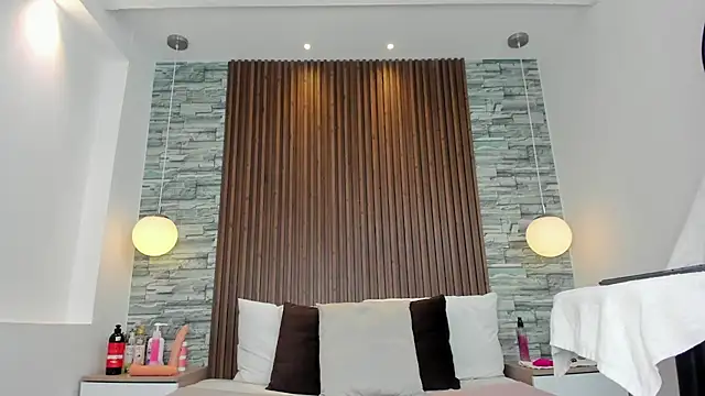 Snapshot of Miagomezx chatting on 10-18-25, 09:59 Miagomezx online show from 10-18-25, 09:59