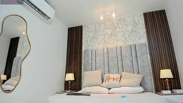 Snapshot of Miagomezx chatting on 10-24-25, 06:26 Miagomezx online show from 10-24-25, 06:26