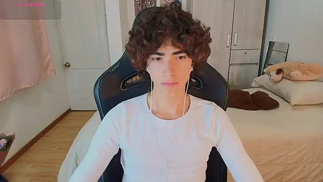 Nude Boy18 online show from 02-03-26, 03:15