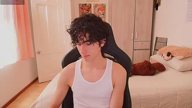 Snapshot of Nude_Boy18 chatting on 04-18-26, 07:40 Nude Boy18 online show from 04-18-26, 07:40
