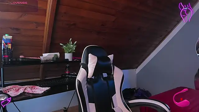 yumi hanna online show from 12-17-25, 09:10