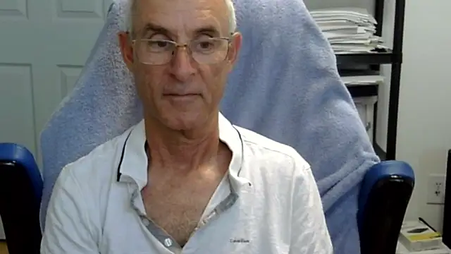 Snapshot of funone1999 chatting on 09-12-25, 12:22 funone1999 online show from 09-12-25, 12:22