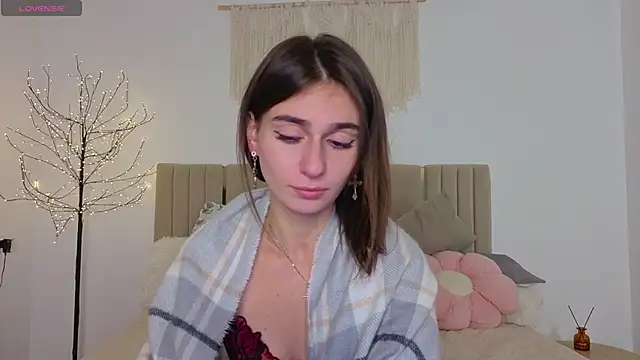 Little mia   online show from 11-19-25, 10:54