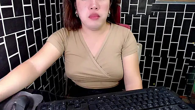 Snapshot of xUrDreamSlutWhore chatting on 09-09-25, 04:06 xUrDreamSlutWhore online show from 09-09-25, 04:06