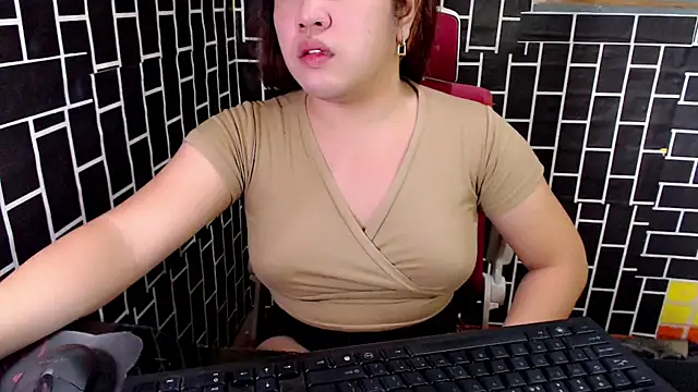 Snapshot of xUrDreamSlutWhore chatting on 09-12-25, 02:11 xUrDreamSlutWhore online show from 09-12-25, 02:11