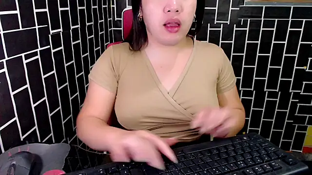 Snapshot of xUrDreamSlutWhore chatting on 09-16-25, 09:16 xUrDreamSlutWhore online show from 09-16-25, 09:16